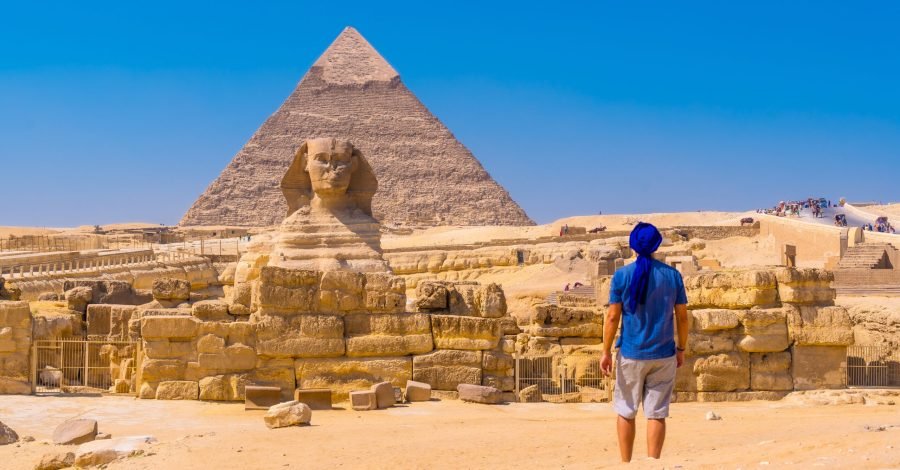 Imagem ilustrativa sobre visto para o Egito mostrando um turista no país.